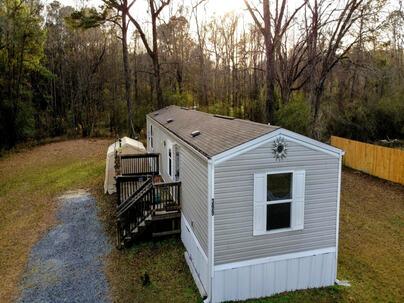 Photo 1 of 14 : 399 Railroad Avenue