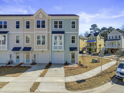 Photo 1 of 25 : 433 Caledon Court