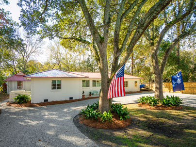 Photo 1 of 25 : 1683 Pearlott Street