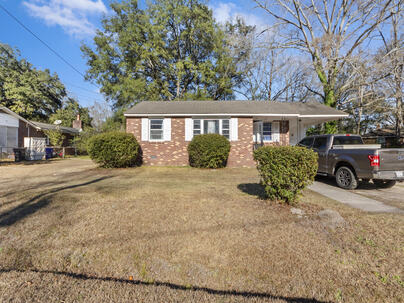 Photo 1 of 12 : 2736 Star Drive