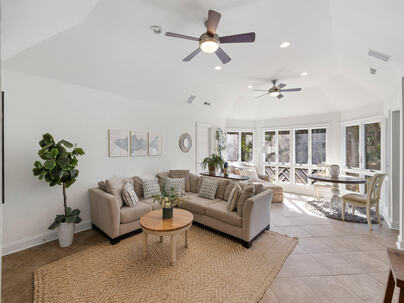 Photo 1 of 17 : 4852 Green Dolphin Way