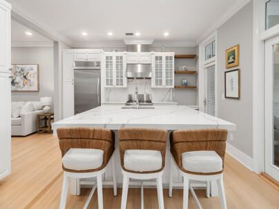 Photo 1 of 25 : 144 Fairbanks Oak Alley, #2b