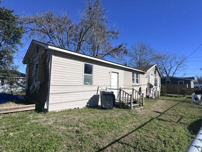 Photo 1 of 14 : 2858 Appleton Avenue