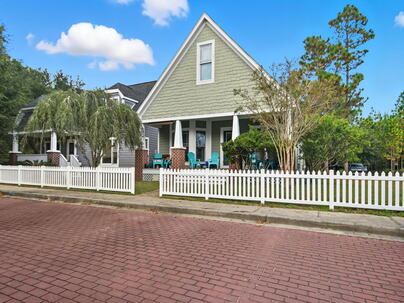 Photo 1 of 25 : 21 Craftsman Lane