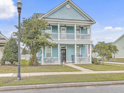 Photo 1 of 25 : 200 Crossandra Avenue