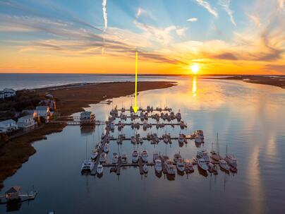 Photo 1 of 10 : Home on 10th Street, #Dock B-9