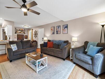 Photo 1 of 25 : 265 Sea Cloud Circle