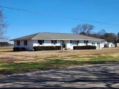 Photo 1 of 14 : 9851 Charleston Highway