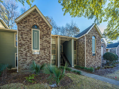 Photo 1 of 25 : 1872 Montclair Drive, #D