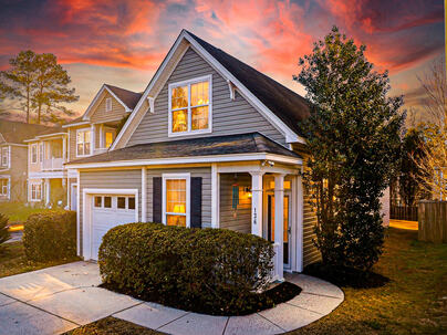 Photo 1 of 25 : 136 Diploma Drive