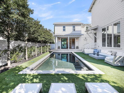 Photo 1 of 25 : 546 Center Street