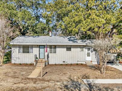 Photo 1 of 25 : 822 Rogers Lane