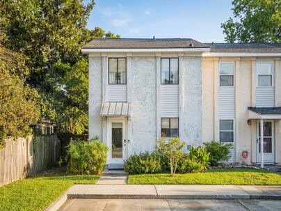 Photo 1 of 25 : 701 Davenport Drive