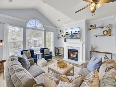 Photo 1 of 25 : 1322 Kingsford Lane