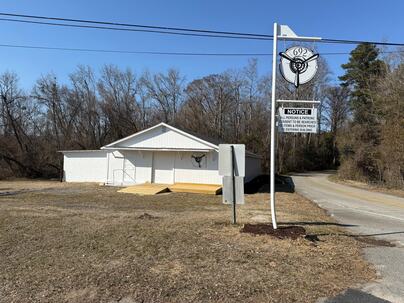 Photo 1 of 10 : 692 Murray Road