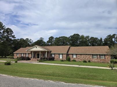 Photo 1 of 19 : 224 Country Club Boulevard