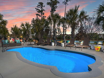 Photo 1 of 25 : 110 Whaler Avenue