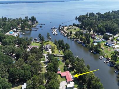 Photo 1 of 25 : 113 Grandview Court