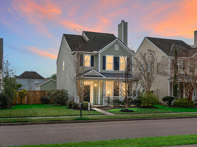 Photo 1 of 25 : 143 Red Leaf Boulevard