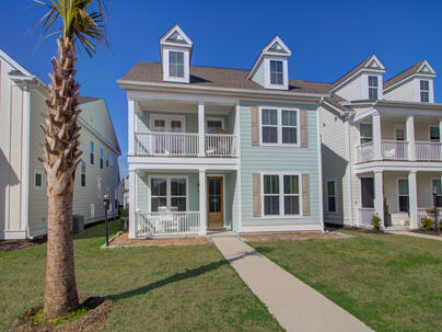 Photo 1 of 25 : 424 Bluegill Lane