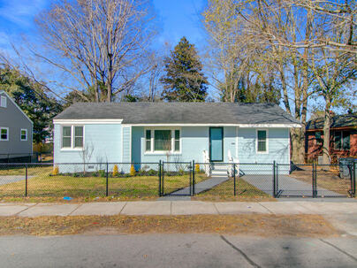 Photo 1 of 25 : 2006 Alton Street