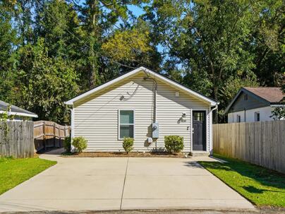 Photo 1 of 25 : 1438 Agatha Street