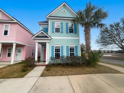 Photo 1 of 16 : 400 Forsythia Avenue