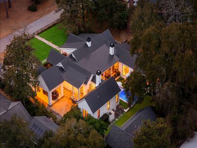 Photo 1 of 25 : 1027 Lakeview Drive