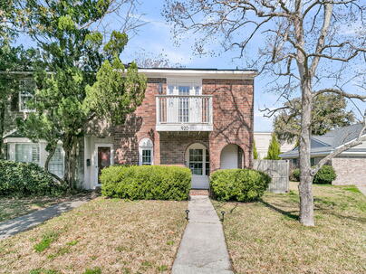 Photo 1 of 25 : 920 Beresford Court