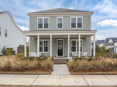 Photo 1 of 25 : 643 Blueway Avenue