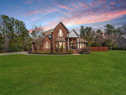 Photo 1 of 25 : 121 Wintergreen Road