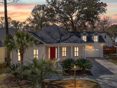 Photo 1 of 25 : 721 Hunt Club Run