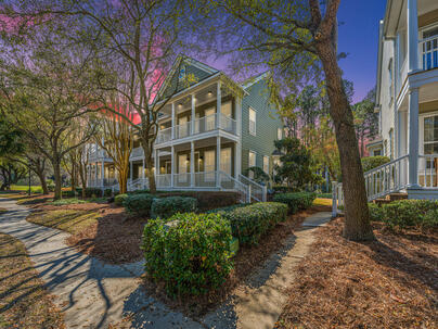 Photo 1 of 25 : 3004 Treadwell Street