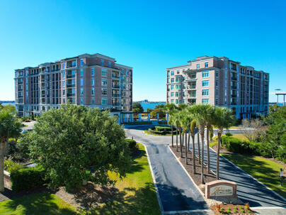 Photo 1 of 25 : 222 Plaza Court