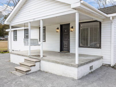 Photo 1 of 25 : 725 Live Oak Drive