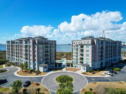 Photo 1 of 25 : 161 Plaza Court, #501