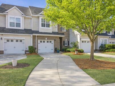 Photo 1 of 25 : 1219 Circle Oaks Drive