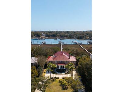 Photo 1 of 25 : 13 Broughton Road