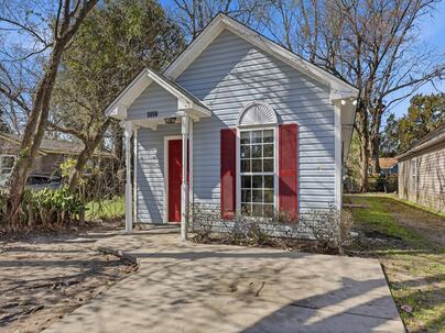 Photo 1 of 21 : 4937 Nesbitt Avenue