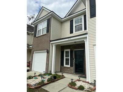 Photo 1 of 6 : 1076 Bennington Drive