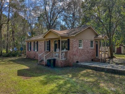 Photo 1 of 25 : 201 Gardeners Walk