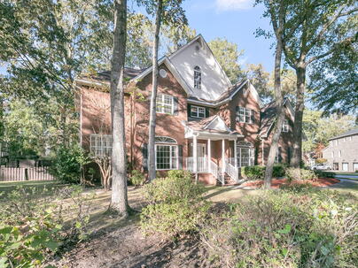 Photo 1 of 25 : 4201 Meadowbrook Court