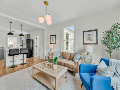 Photo 1 of 25 : 2698 Olympia Avenue