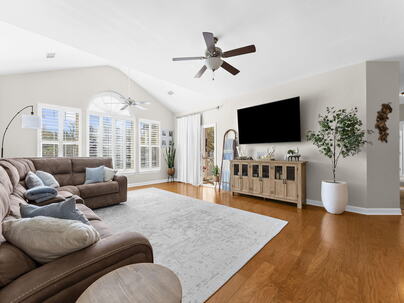 Photo 1 of 24 : 1471 Belcourt Lane