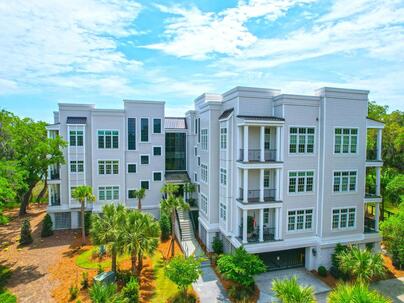 Photo 1 of 25 : 108 Fairbanks Oak Alley, #Unit 201