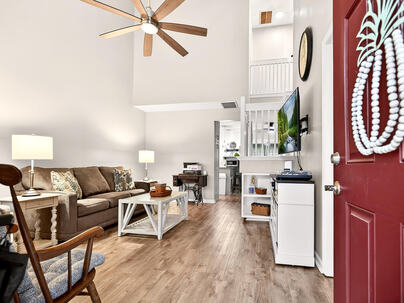 Photo 1 of 25 : 300 Yellow Hawthorn Circle