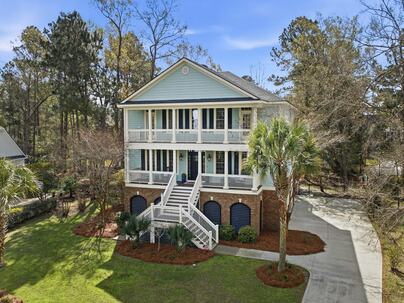 Photo 1 of 25 : 2296 Middlesex Street