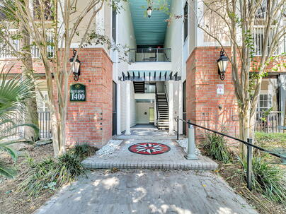 Photo 1 of 25 : 1410 Basildon Road