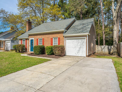 Photo 1 of 25 : 103 York Place