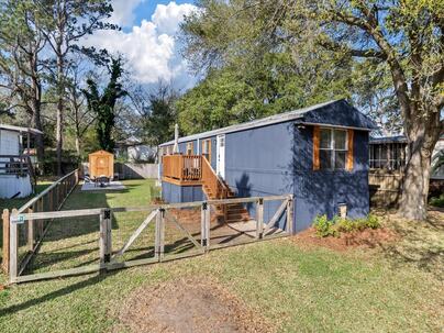 Photo 1 of 25 : 2007 Covey Lane